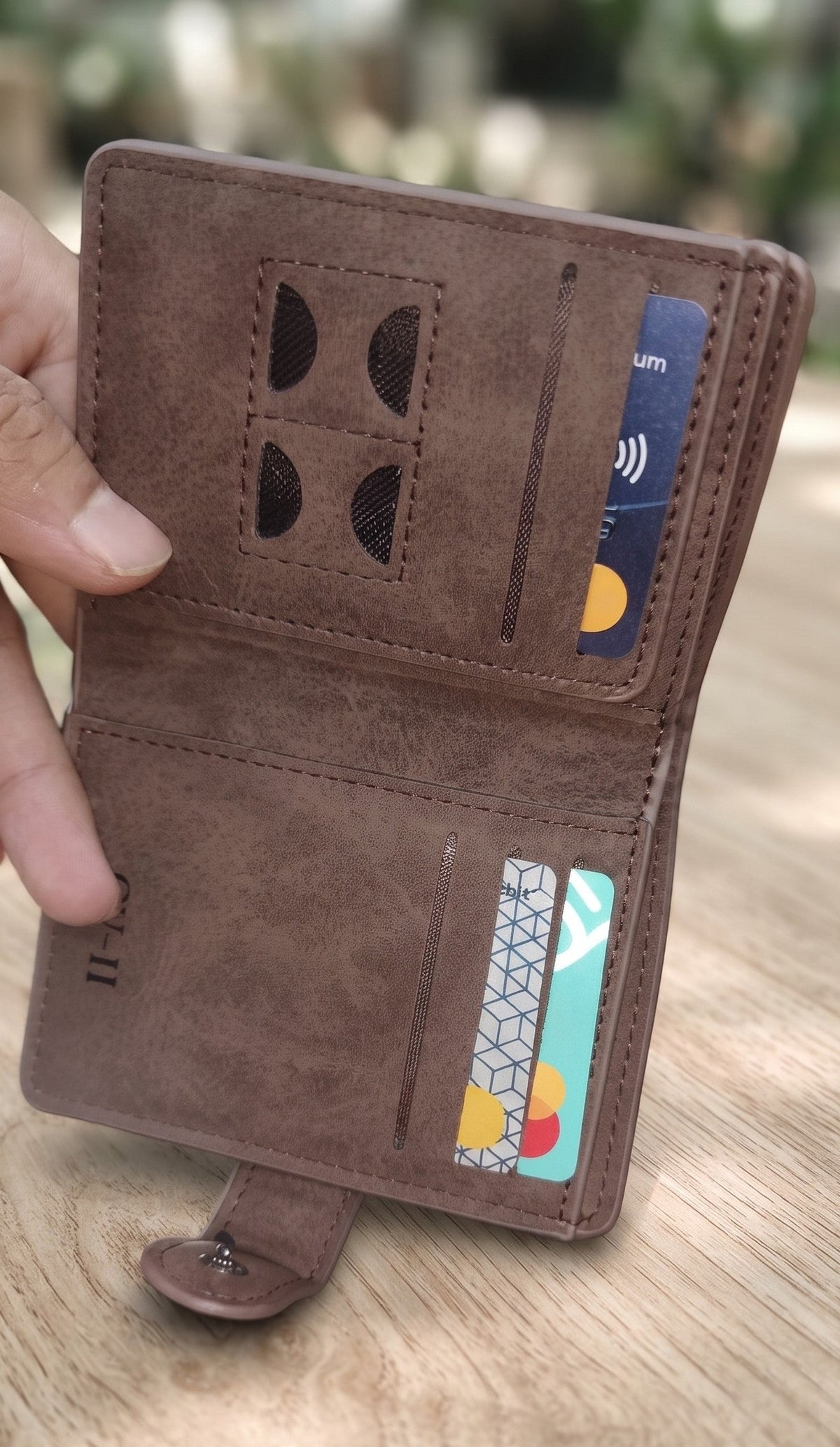 Slim Soft M Wallet – Multiple Card & Money Compartments